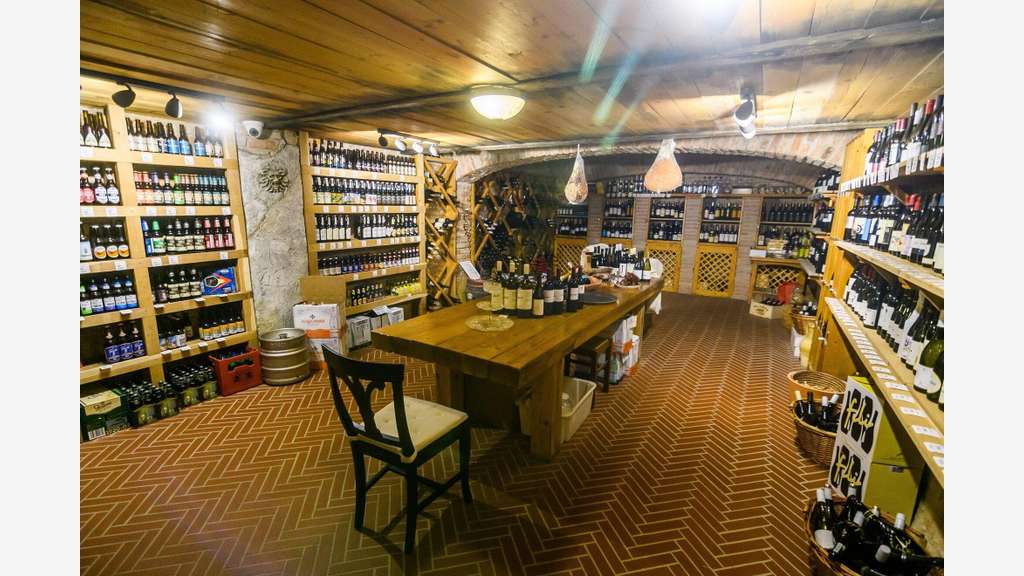 Vente cave à vins & épicerie à Lyon 69009