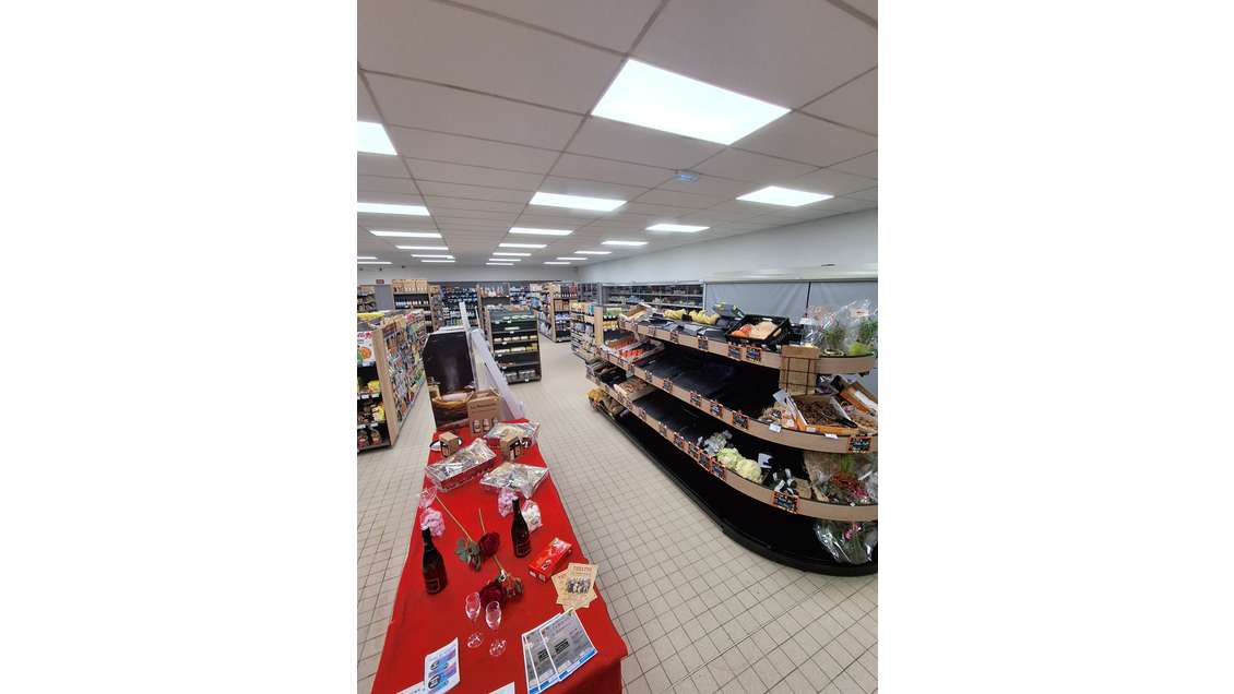 AV belle supérette 250m² avec parking Nord Mayenne