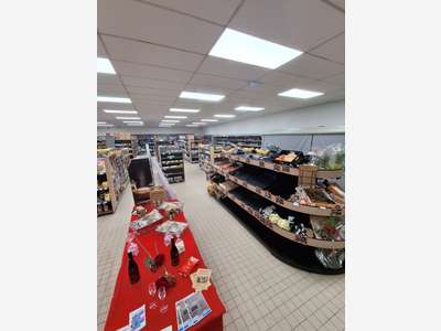 AV belle supérette 250m² avec parking Nord Mayenne