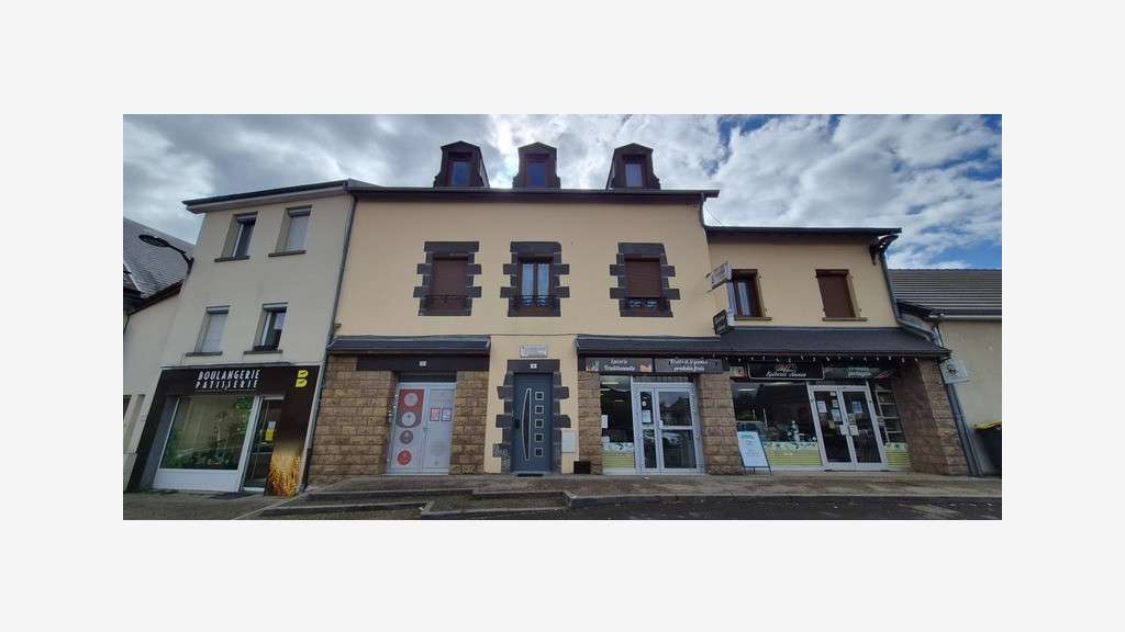 Épicerie appréciée à vendre à Chapdes Beaufort