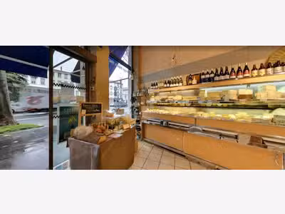 AV fromagerie de 80m² à Lyon 69007 emplacement N°1