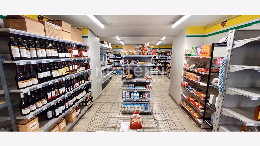 Cession épicerie de 200m² empl N°1 à Orbigny