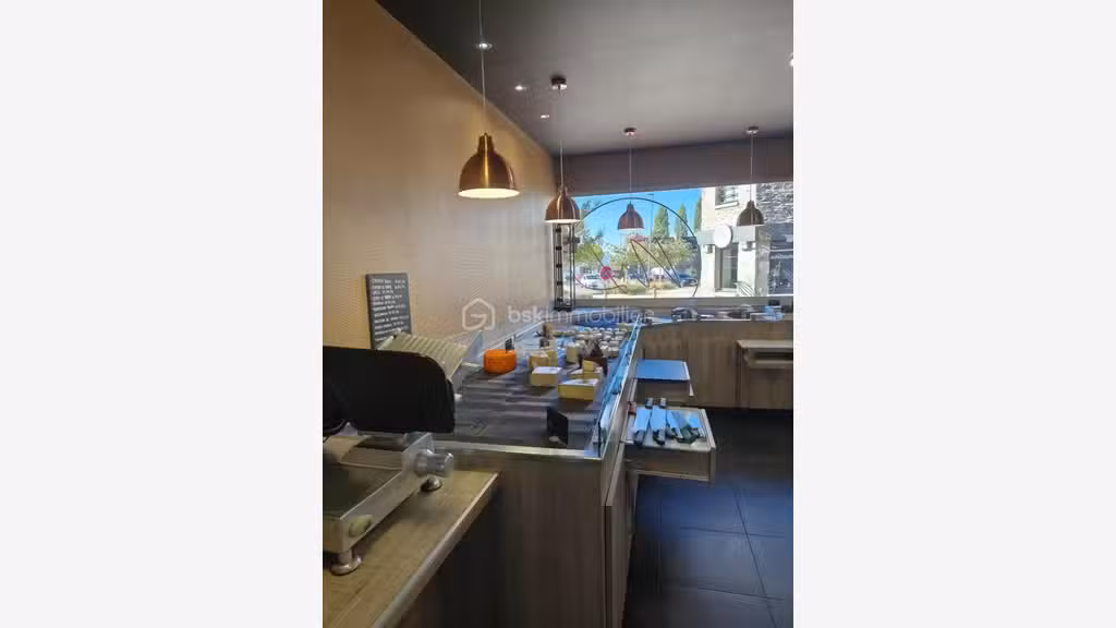 Vente fromagerie épicerie rue commerçante Plerin