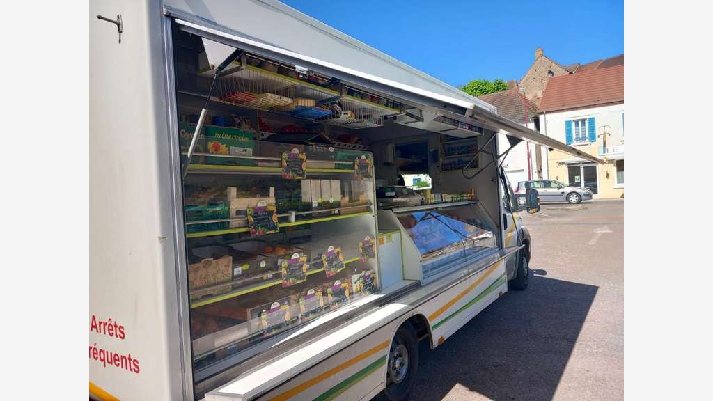 A vendre épicerie + camion de tournée sur Digoin