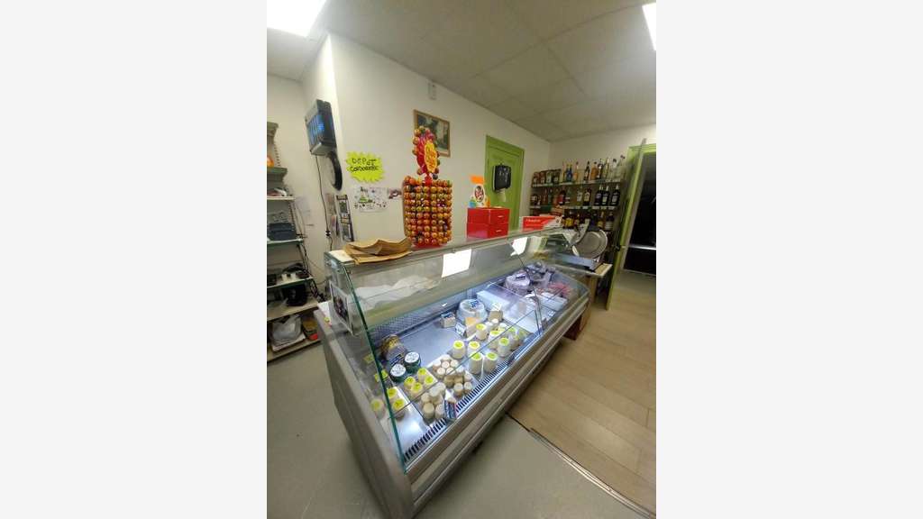 A vendre épicerie + camion de tournée sur Digoin