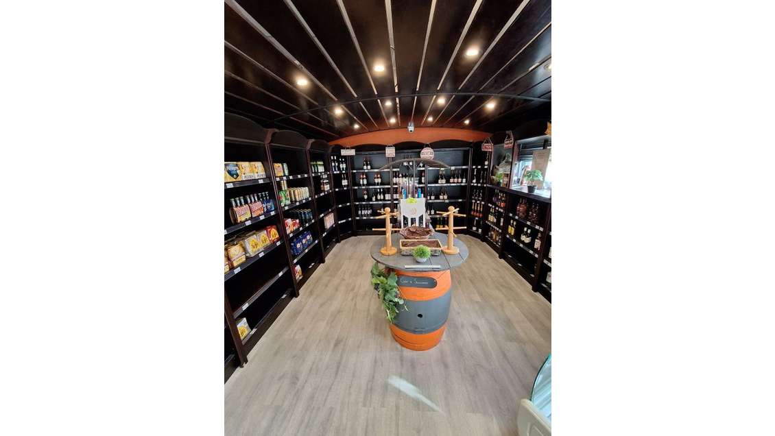 Cède supérette avec local et agencement récent 35