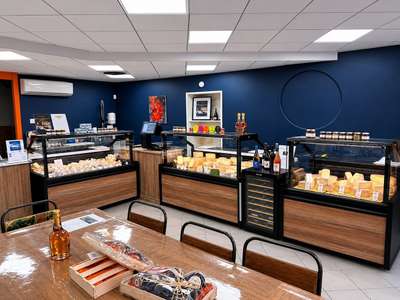Vente fromagerie épicerie fine rue commerçante  69