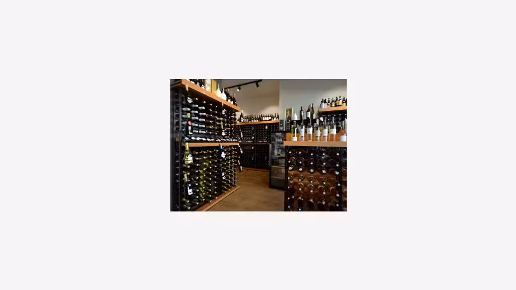 AV FDC très beau magasin caviste proche Lyon