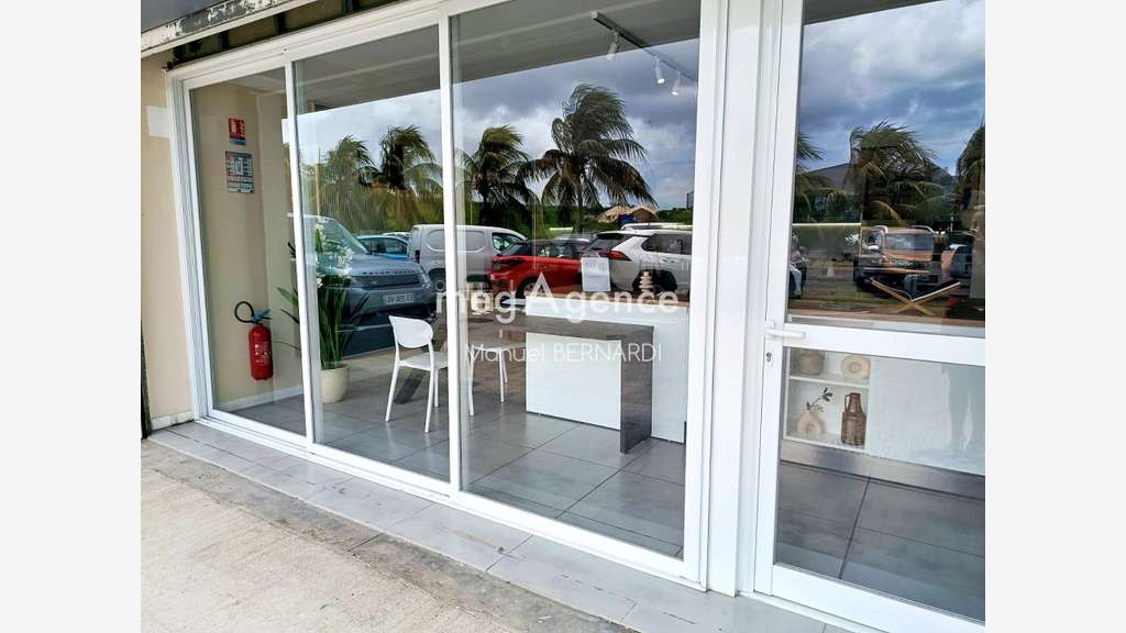 AV FDC aménagement intérieur / mesure Baie Mahault