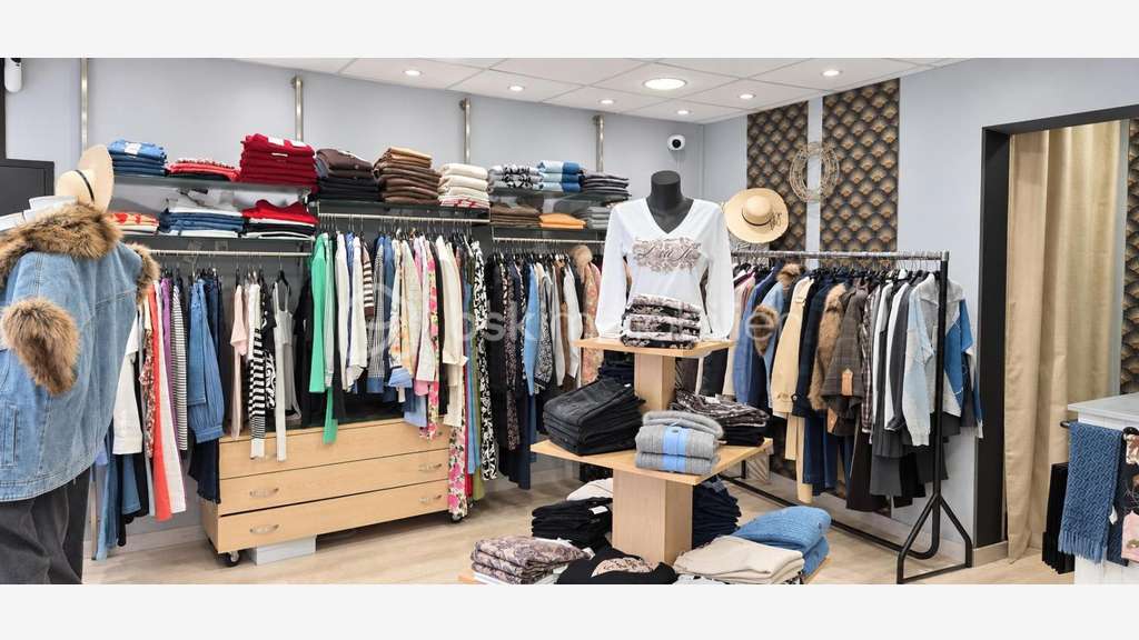 À vendre FDC prêt-à-porter accessoires au Neubourg