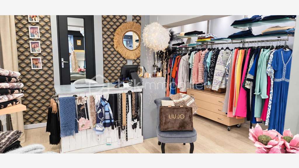 À vendre FDC prêt-à-porter accessoires au Neubourg