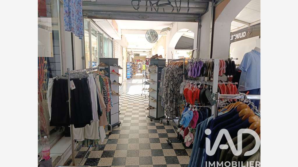 AV magasins vêtement rues piétonnes Canet Plage