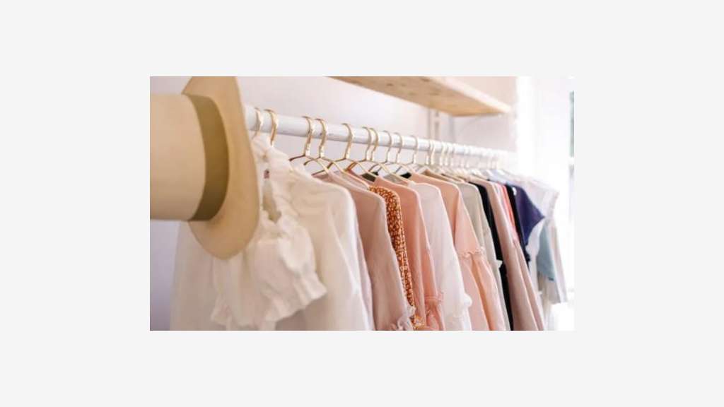 Vente boutique de prêt-à-porter Genévois Français
