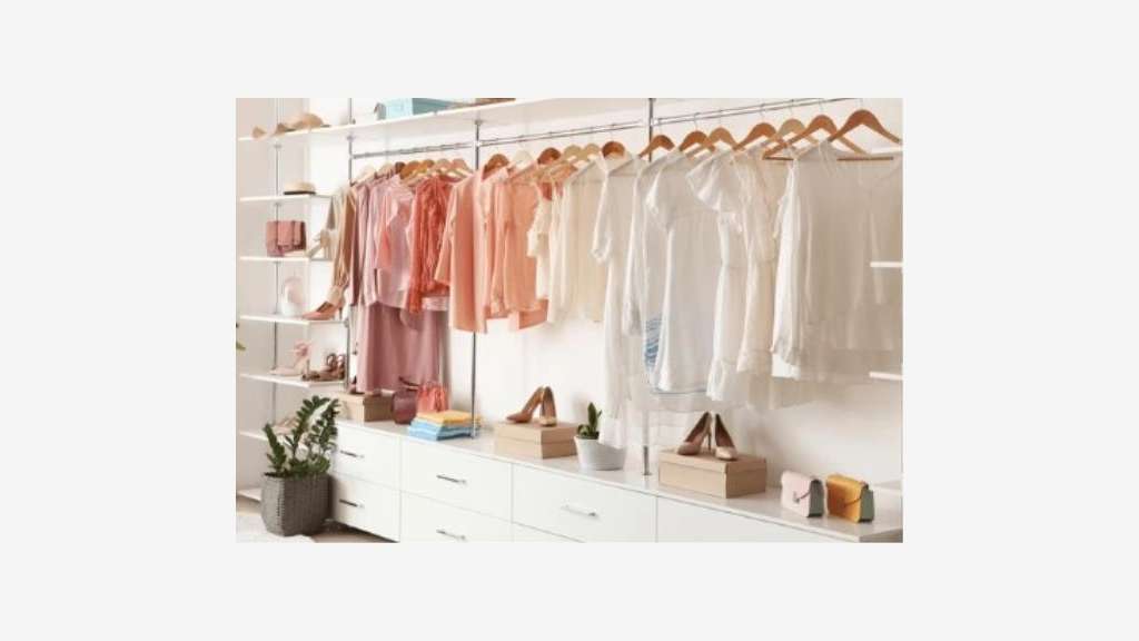 Vente boutique de prêt-à-porter Genévois Français