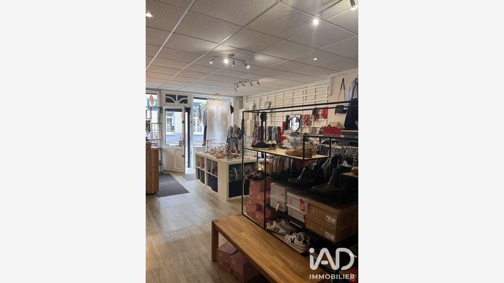 Vente FDC habillement accessoires à Laventie