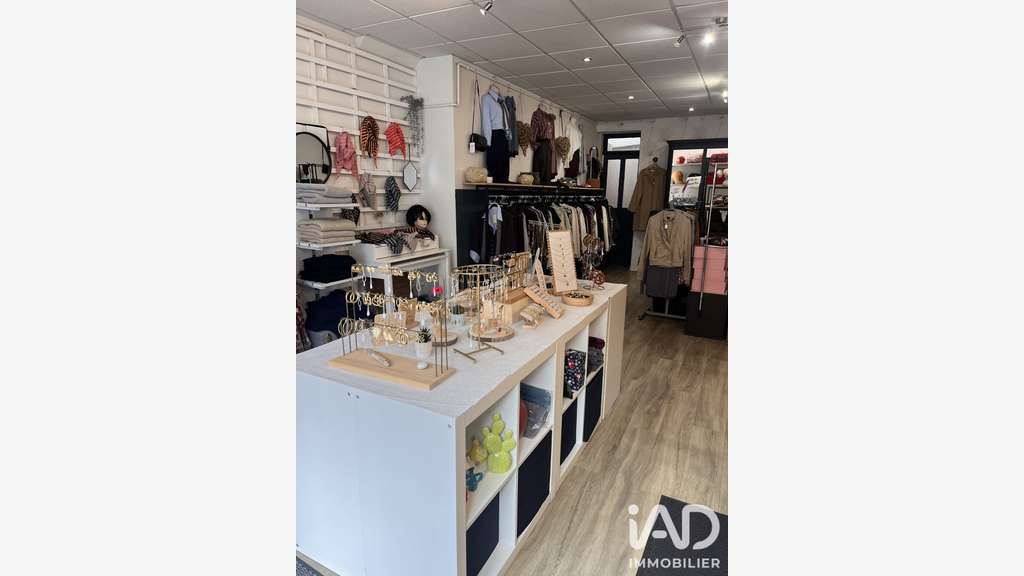 Vente FDC habillement accessoires à Laventie