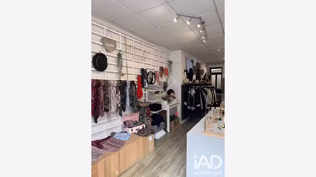 Vente FDC habillement accessoires à Laventie
