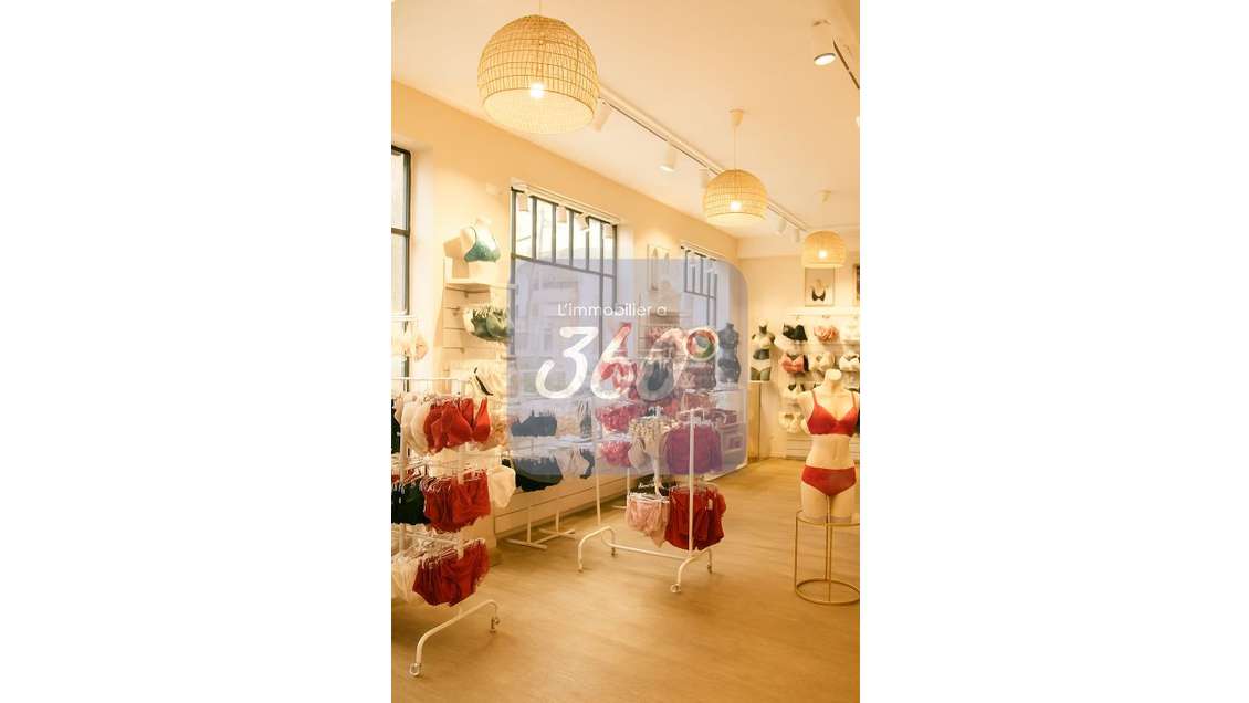 Vente FDC lingerie en angle rue piétonne dept Ain