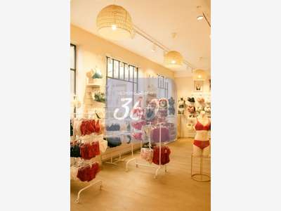 Vente FDC lingerie en angle rue piétonne dept Ain