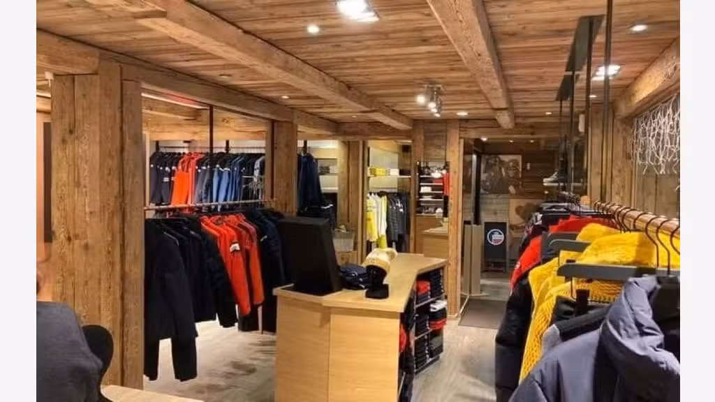 Vente boutique de vêtements de sport à La Clusaz