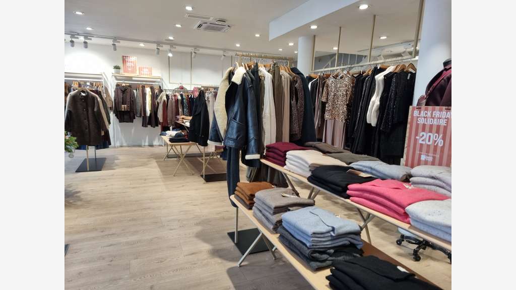Vente FDC prêt à porter féminin à Manosque