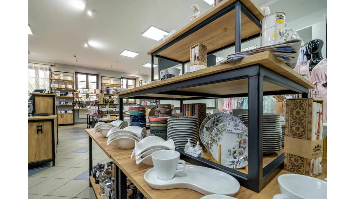 Bazar en emplacement n°1 avec fort flux piéton 69