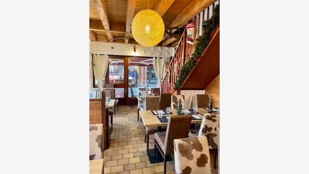 AV bar restaurant emp N°1 station paradiski Savoie
