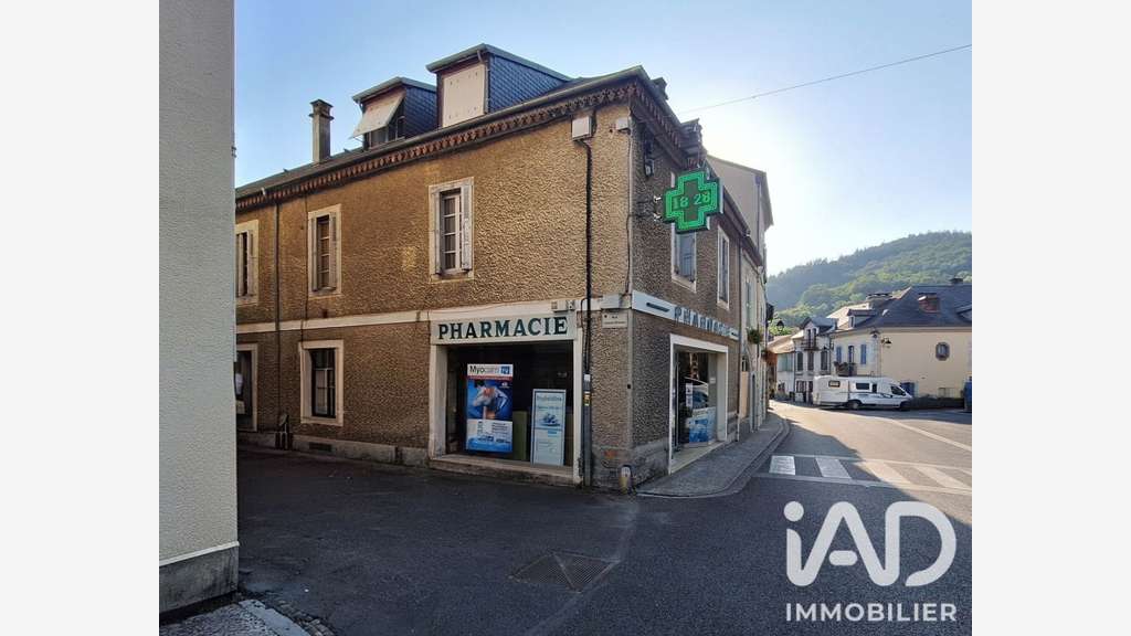 Cède pharmacie-parapharmacie à Saint-Pé-de-Bigorre
