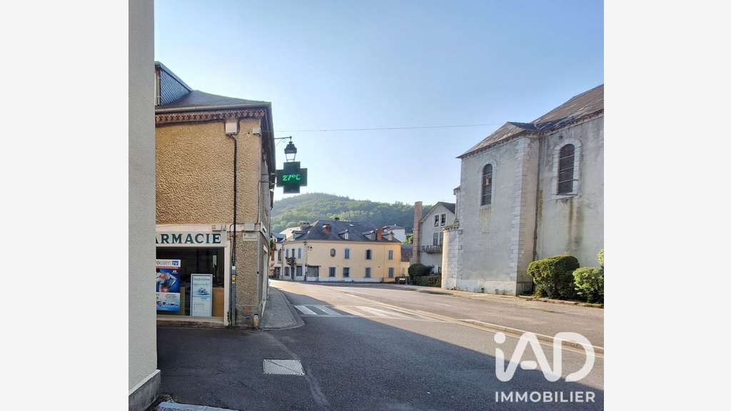 Cède pharmacie-parapharmacie à Saint-Pé-de-Bigorre
