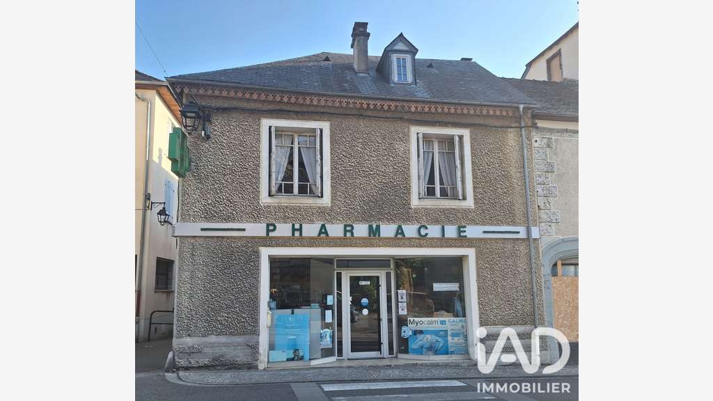 Cède pharmacie-parapharmacie à Saint-Pé-de-Bigorre
