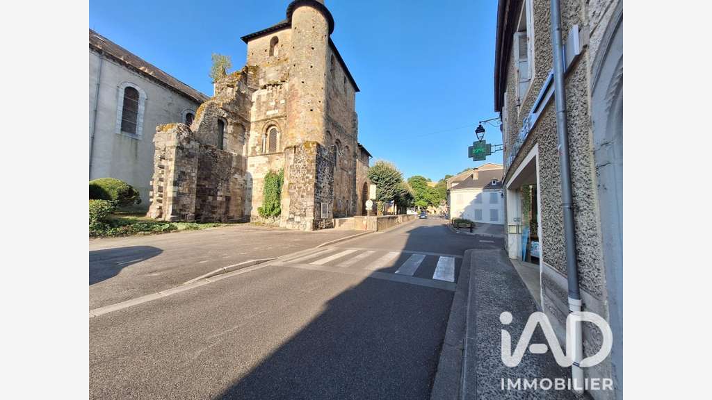 Cède pharmacie-parapharmacie à Saint-Pé-de-Bigorre