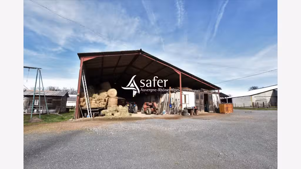 Vente propriété d'élevage avicole avec maison 03