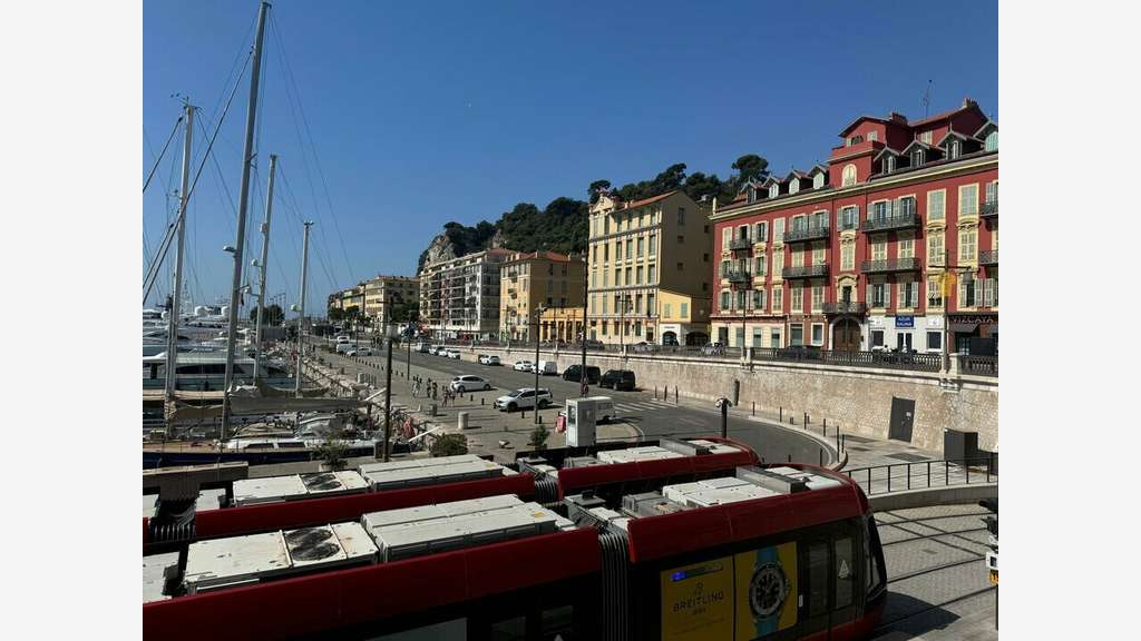 A vendre restaurant 60 cvts sur le port de Nice