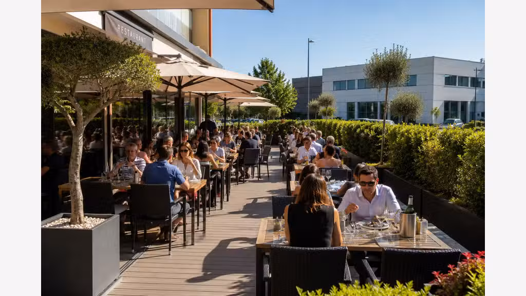 AV très beau restaurant du midi grande terrasse 13