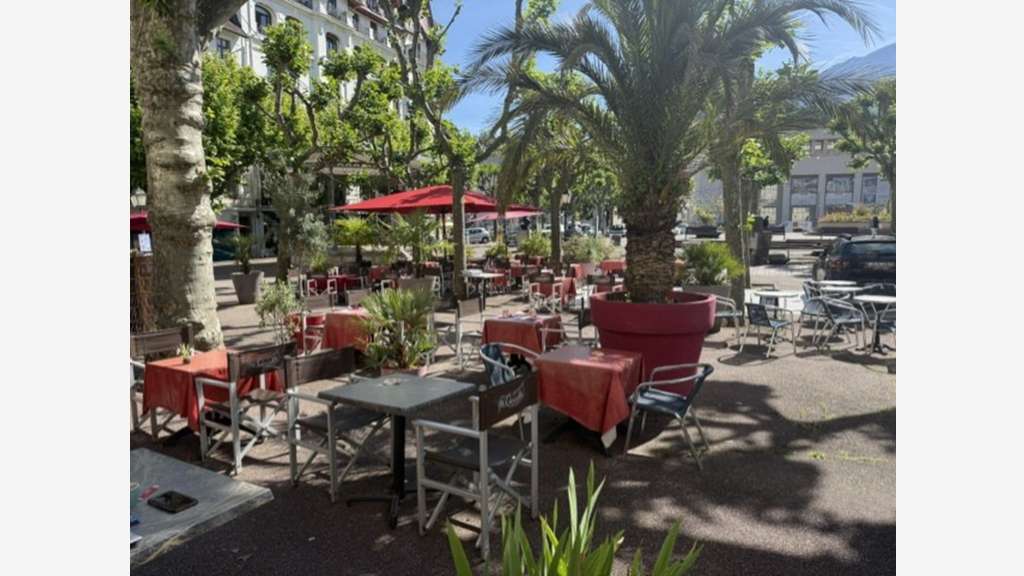 Cède restaurant en centre ville Aix les Bains (73)