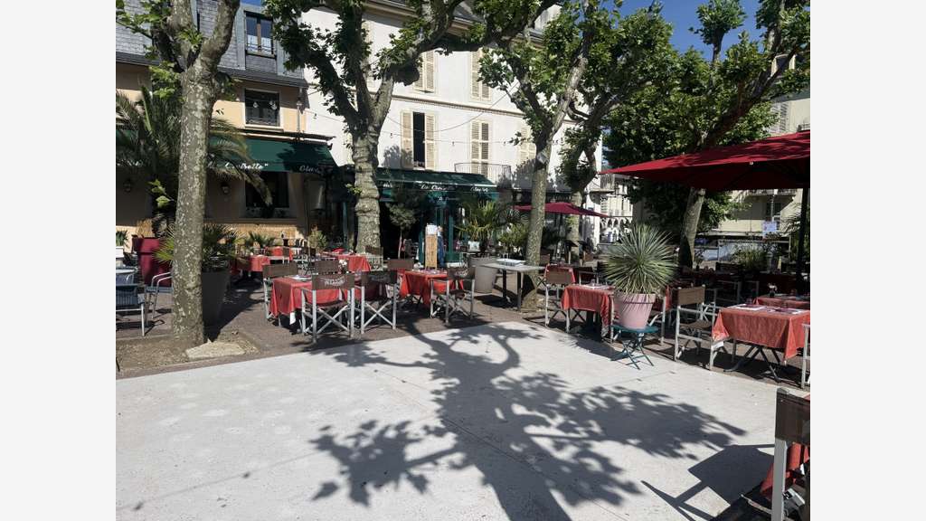 Cède restaurant en centre ville Aix les Bains (73)