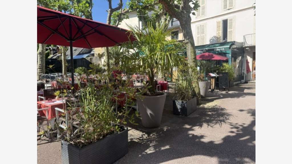 Cède restaurant en centre ville Aix les Bains (73)