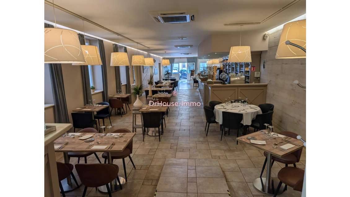 Vente restaurant de 300m² avec patio à Alès centre