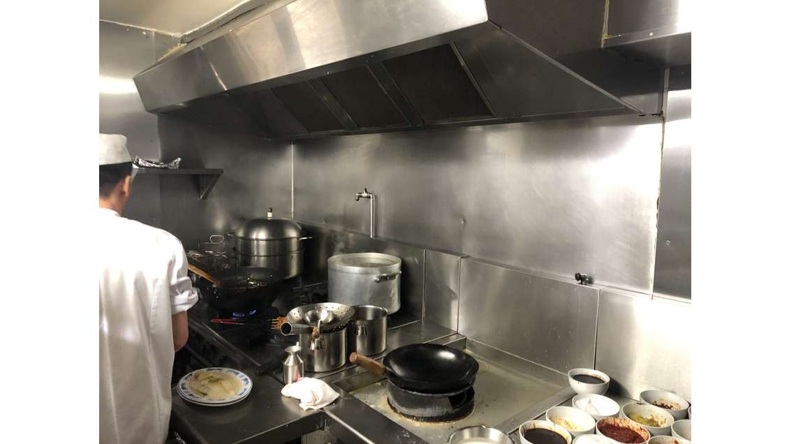 Vente restaurant d'angle avec appartement 75020