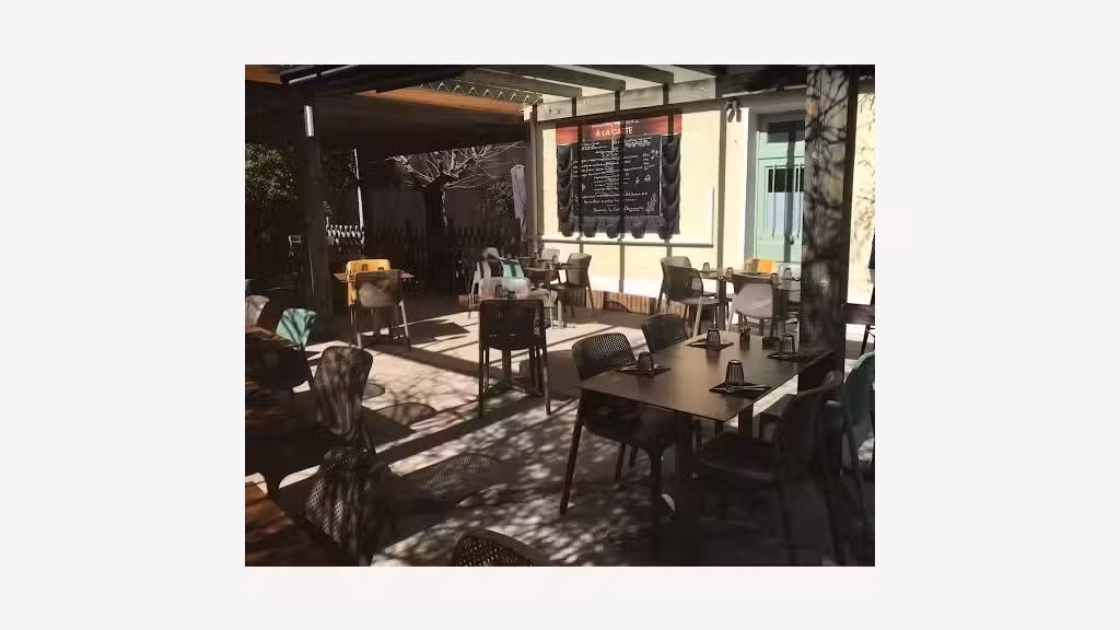 Vente hôtel restaurant en centre village Drôme