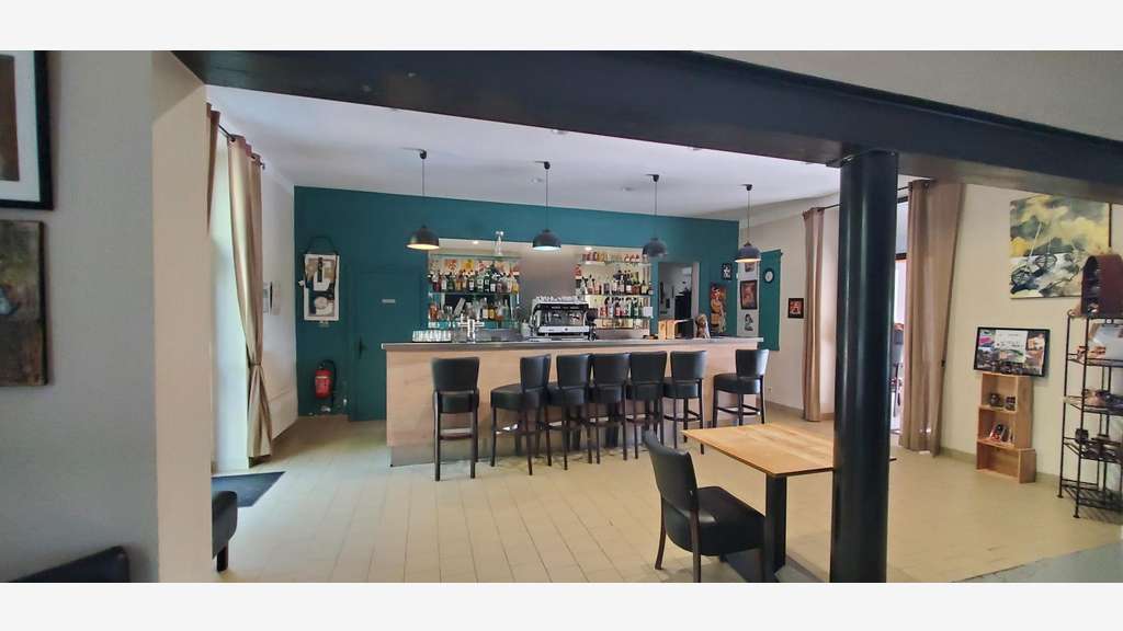 Bar restaurant logement à vendre Sud Ardèche