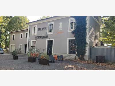 Bar restaurant logement à vendre Sud Ardèche