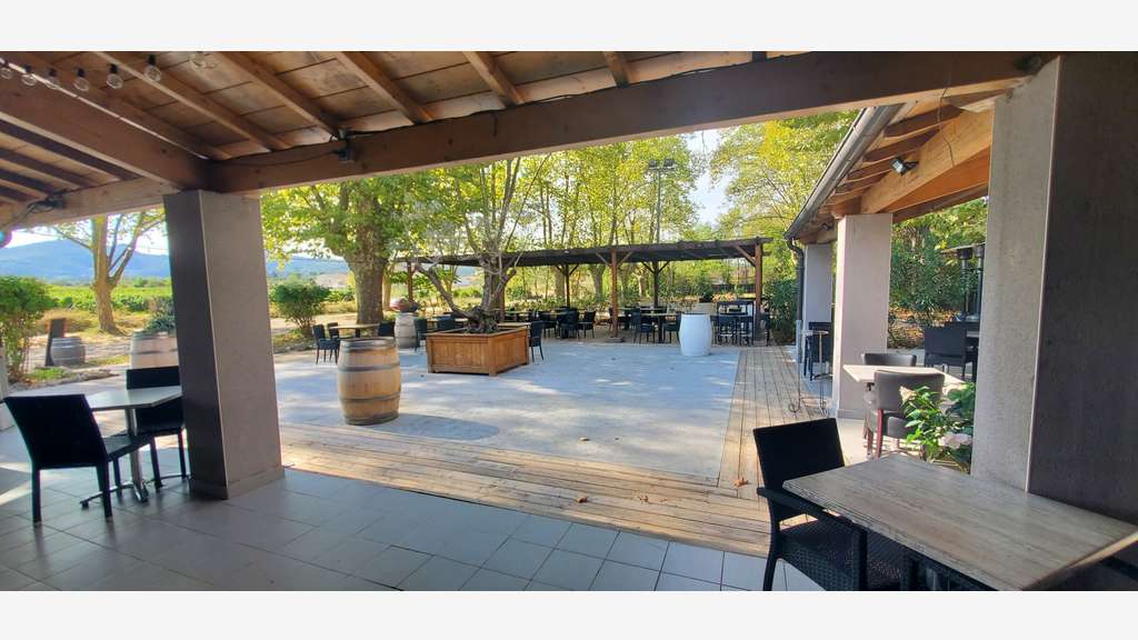 Bar restaurant logement à vendre Sud Ardèche