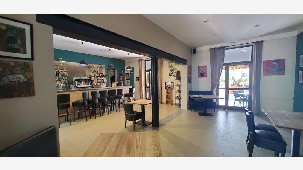 Bar restaurant logement à vendre Sud Ardèche
