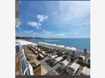 AV restaurant face à la mer avec sa plage privée