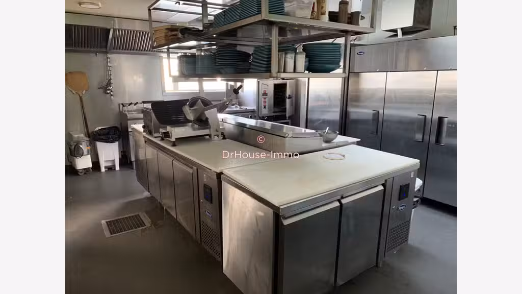 AV restaurant face à la mer avec sa plage privée