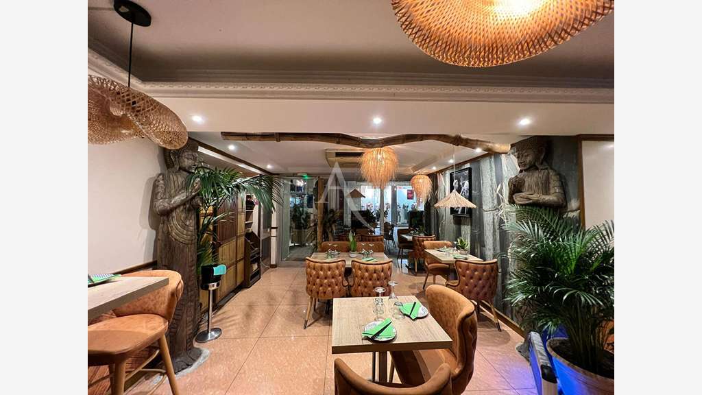 Vente restaurant terrasse très bien placé à Cannes