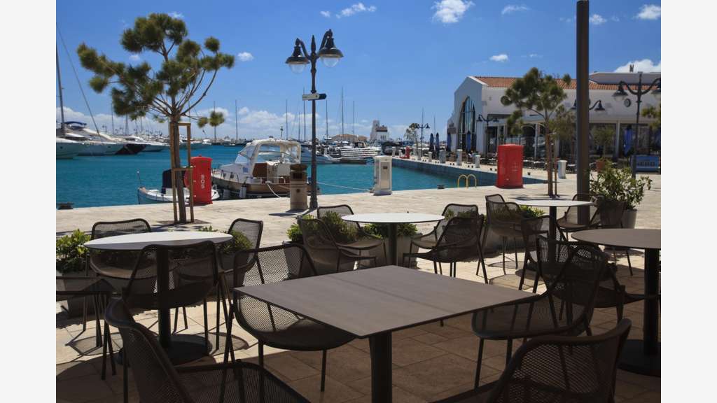 Restaurant à vendre en bord de mer Cannes port