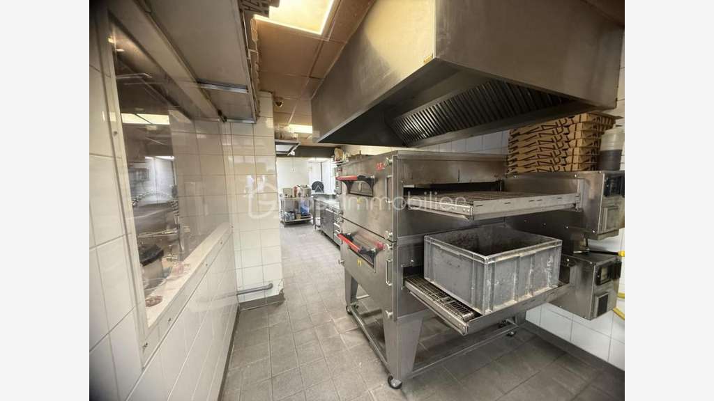 AV FDC restauration pizzeria à cannes rue passante