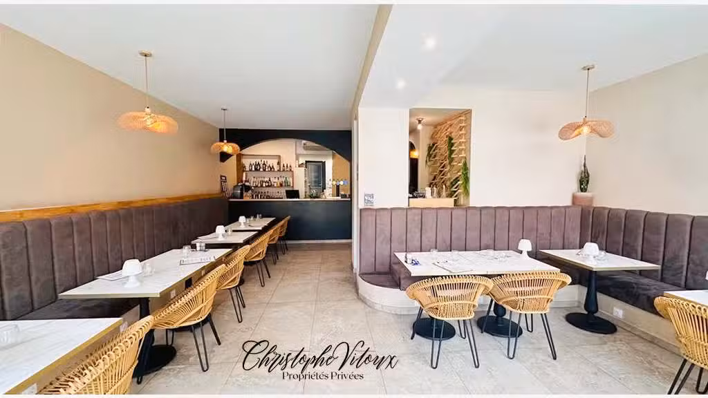 AV restaurant 180 cvts Place Carnot Carcassonne